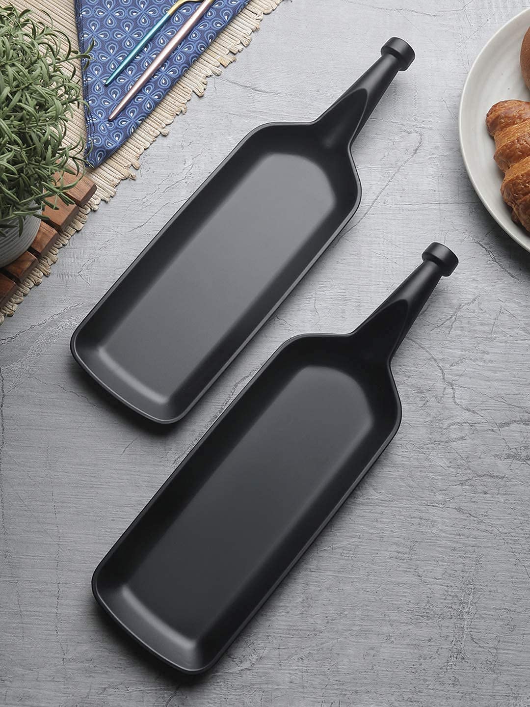 ECOSPIT CONTAINER Melamine Bat Shape Snacks And Sweets, Serving Platter/Tray For Home, Hotel & Restaurant Kitchen (Matt Black) (
